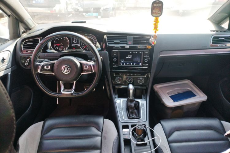 Used Volkswagen Golf 2018 280TSI Automatic R-Line Model Center Console