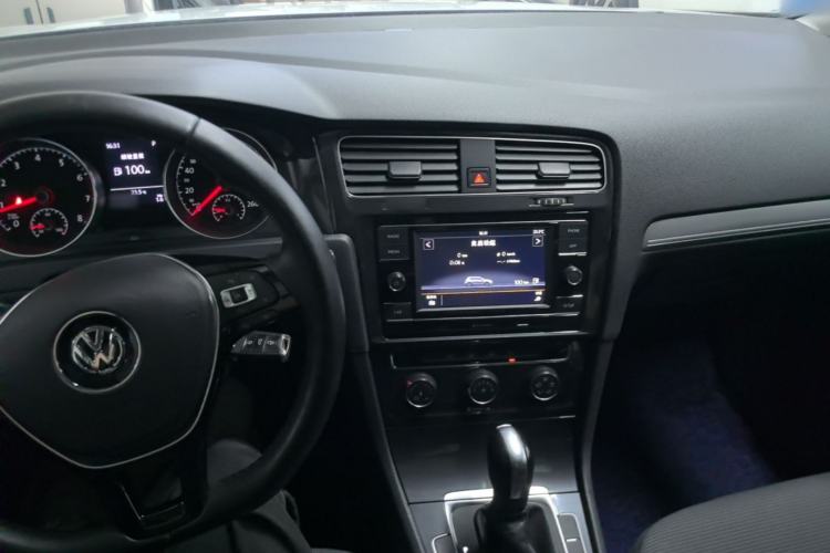 Used Volkswagen Golf 2018 1.6L Automatic Comfort Model Center Console