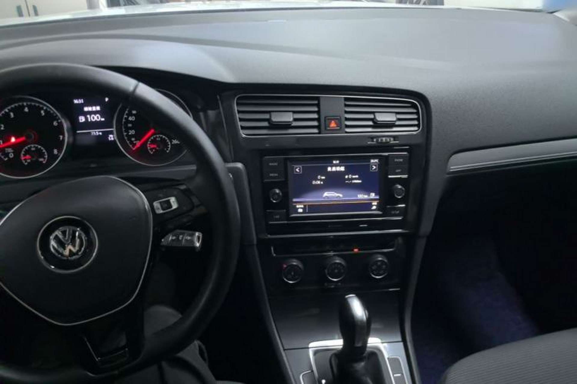 Used Volkswagen Golf 2018 1.6L Automatic Comfort Model Center Console