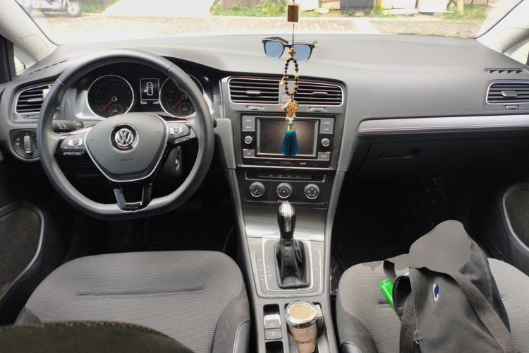 Used Volkswagen Golf 2018 1.6L Automatic Comfort Model Center Console