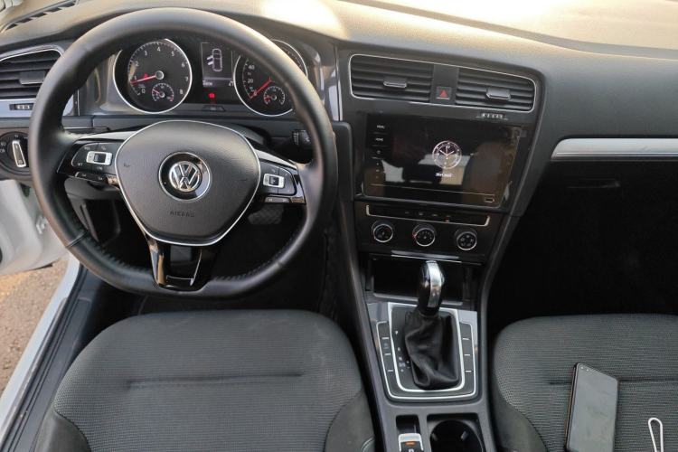 Used Volkswagen Golf 2018 230TSI Automatic Comfort Model Center Console