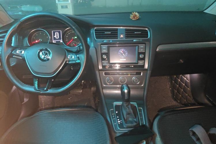 Used Volkswagen Golf 2018 230TSI Automatic Comfort Model Center Console