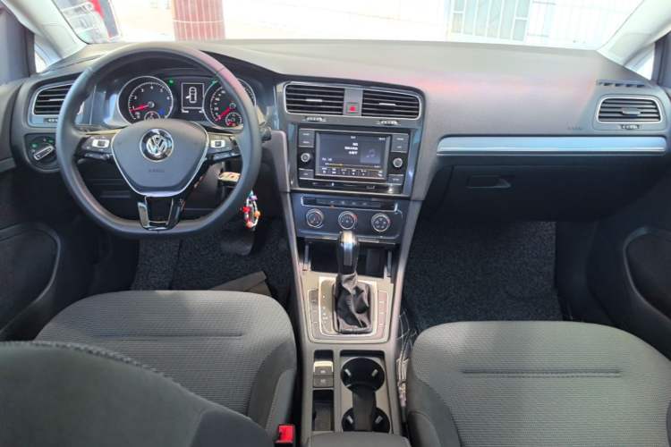 Used Volkswagen Golf 2018 1.6L Automatic Comfort Model Center Console