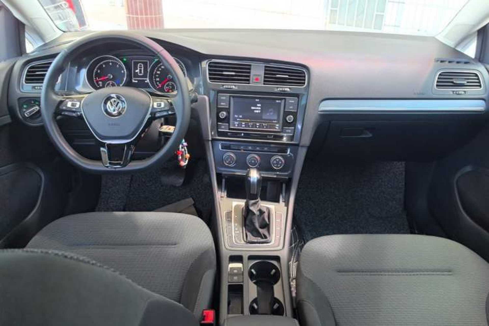 Used Volkswagen Golf 2018 1.6L Automatic Comfort Model Center Console