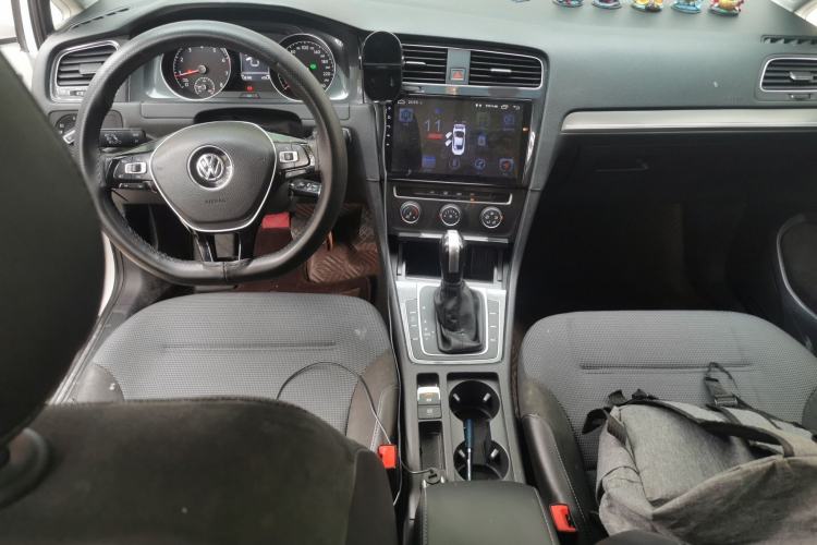 Used Volkswagen Golf 2018 230TSI Automatic Comfort Model Center Console