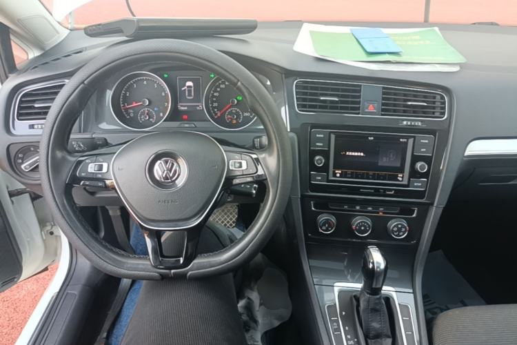 Used Volkswagen Golf 2018 230TSI Automatic Comfort Model Center Console