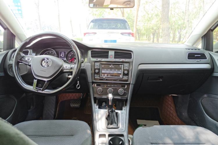 Used Volkswagen Golf 2018 1.6L Automatic Comfort Model Center Console