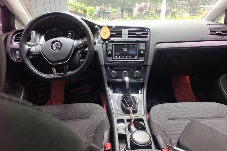 Used Volkswagen Golf 2018 230TSI Automatic Comfort Model Center Console