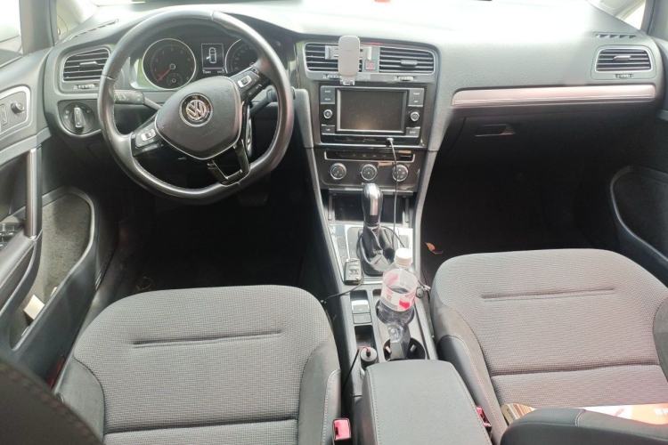Used Volkswagen Golf 2018 230TSI Automatic Comfort Model Center Console