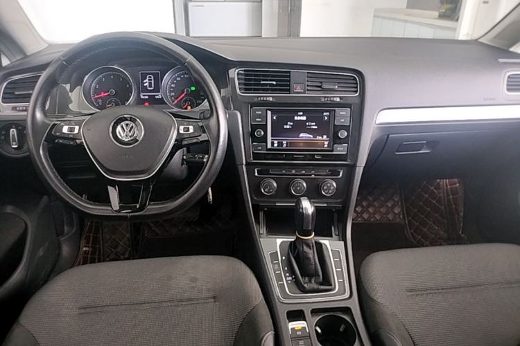 Used Volkswagen Golf 2018 230TSI Automatic Comfort Model Center Console