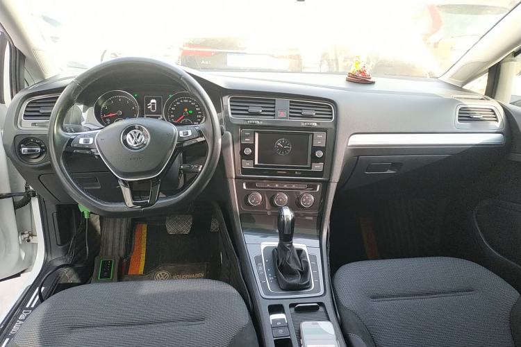 Used Volkswagen Golf 2018 230TSI Automatic Comfort Model Center Console