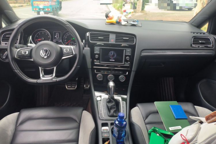 Used Volkswagen Golf 2018 280TSI Automatic R-Line Model Center Console