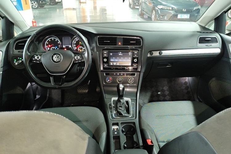 Used Volkswagen Golf 2018 1.6L Automatic Comfort Model Center Console