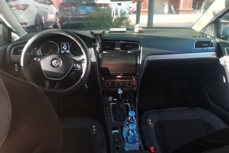 Used Volkswagen Golf 2018 1.6L Automatic Comfort Model Center Console