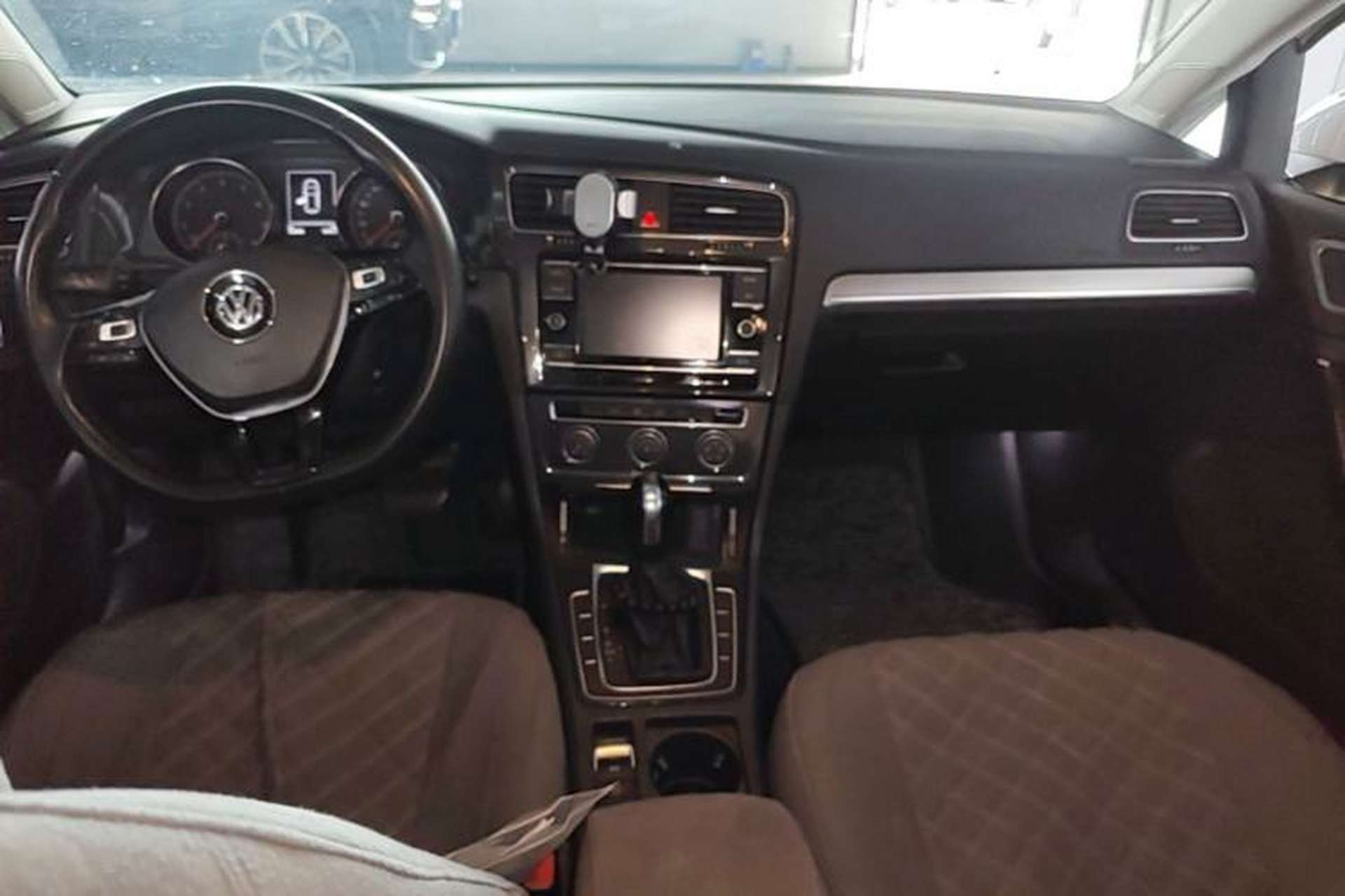 Used Volkswagen Golf 2018 1.6L Automatic Comfort Model Center Console