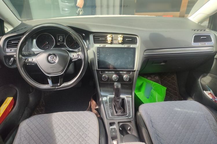 Used Volkswagen Golf 2018 230TSI Automatic Luxury Version Center Console