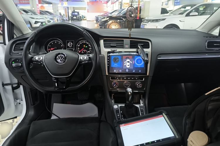 Used Volkswagen Golf 2018 230TSI Automatic Luxury Version Center Console