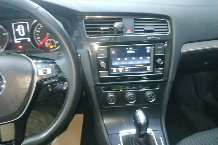 Used Volkswagen Golf 2018 230TSI Automatic Comfort Model Center Console