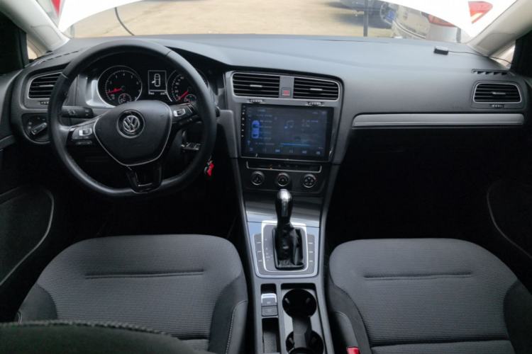 Used Volkswagen Golf 2018 1.6L Automatic Comfort Model Center Console