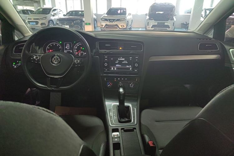 Used Volkswagen Golf 2018 230TSI Automatic Comfort Model Center Console
