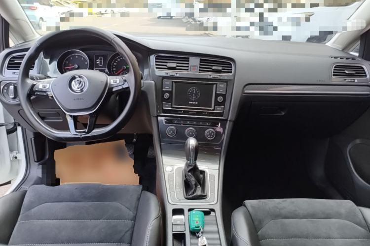 Used Volkswagen Golf 2018 230TSI Automatic Luxury Version Center Console