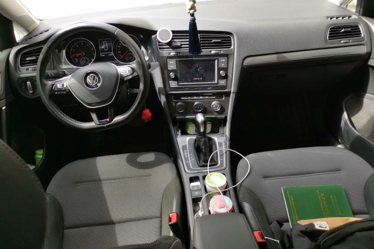 Used Volkswagen Golf 2018 230TSI Automatic Comfort Model Center Console