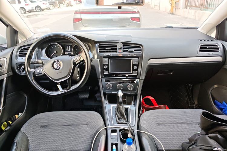 Used Volkswagen Golf 2018 230TSI Automatic Comfort Model Center Console