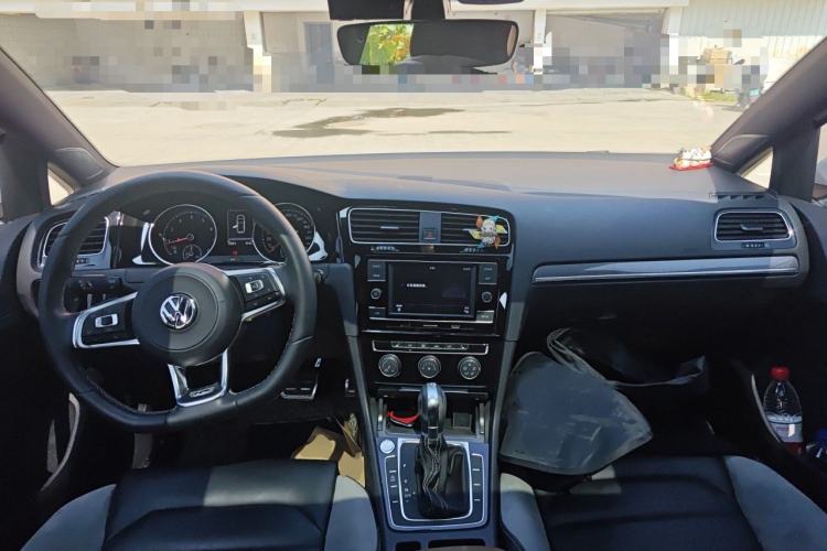 Used Volkswagen Golf 2018 280TSI Automatic R-Line Model Center Console