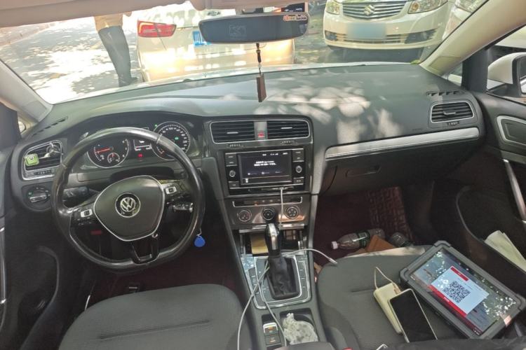 Used Volkswagen Golf 2018 230TSI Automatic Comfort Model Center Console