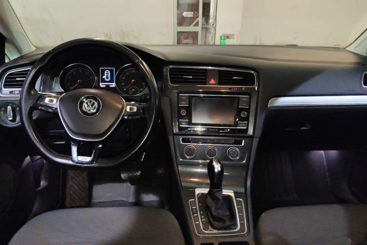 Used Volkswagen Golf 2018 230TSI Automatic Comfort Model Center Console