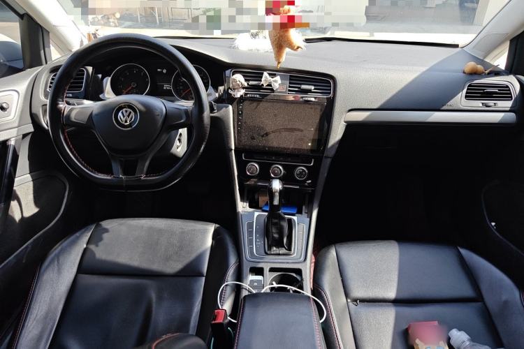 Used Volkswagen Golf 2018 1.6L Automatic Fashion Model Center Console