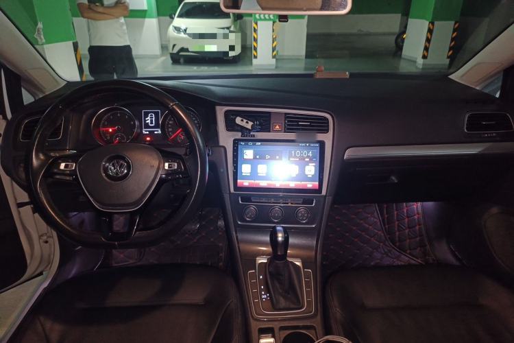 Used Volkswagen Golf 2018 1.6L Automatic Comfort Model Center Console