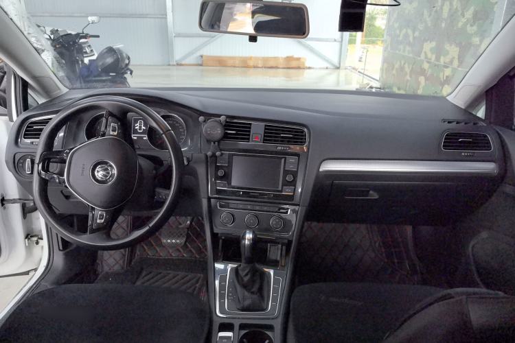 Used Volkswagen Golf 2018 1.6L Automatic Comfort Model Center Console
