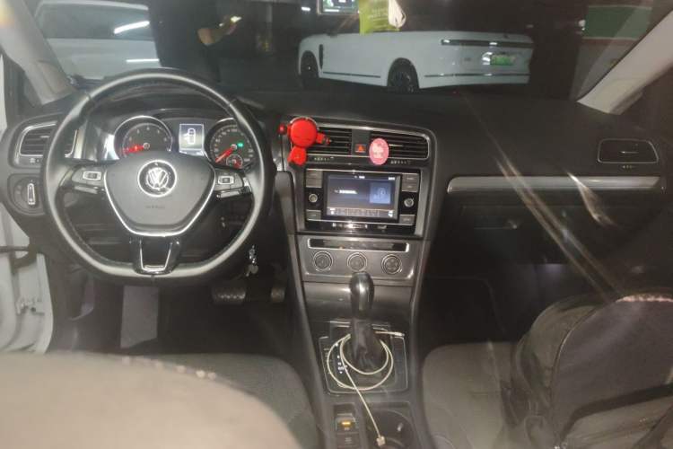Used Volkswagen Golf 2018 230TSI Automatic Comfort Model Center Console