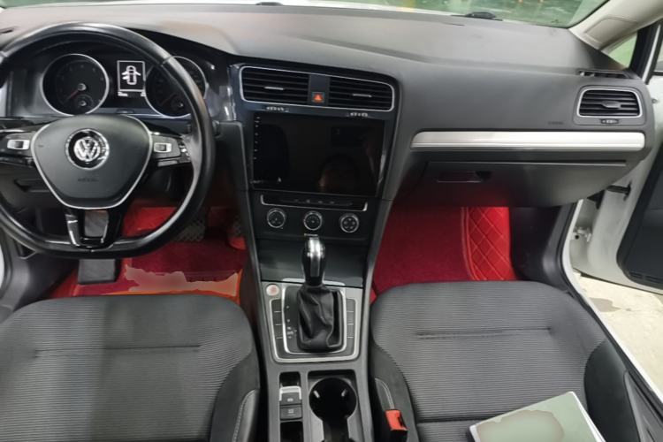 Used Volkswagen Golf 2018 1.6L Automatic Comfort Model Center Console