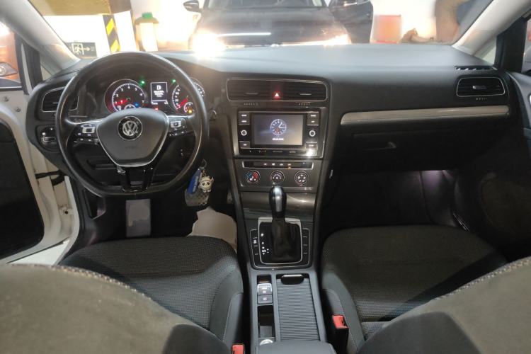 Used Volkswagen Golf 2018 230TSI Automatic Comfort Model Center Console