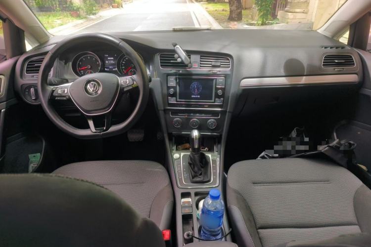 Used Volkswagen Golf 2018 230TSI Automatic Comfort Model Center Console
