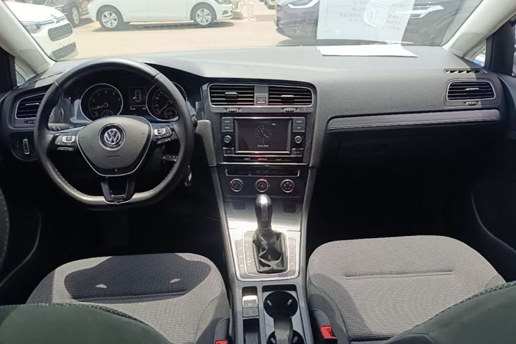 Used Volkswagen Golf 2018 1.6L Automatic Comfort Model Center Console