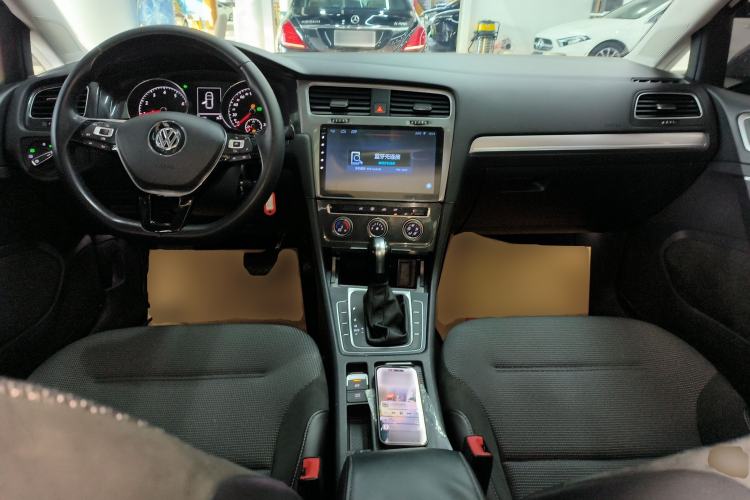 Used Volkswagen Golf 2018 1.6L Automatic Comfort Model Center Console