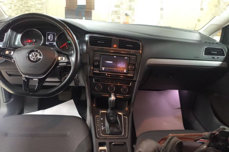 Used Volkswagen Golf 2018 230TSI Automatic Comfort Model Center Console