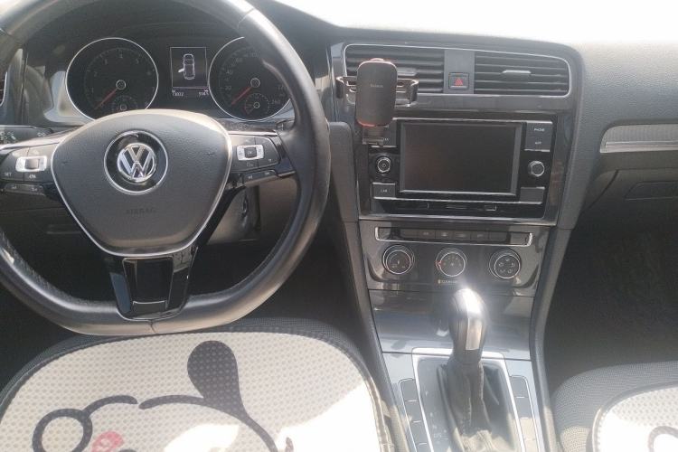 Used Volkswagen Golf 2018 1.6L Automatic Comfort Model Center Console