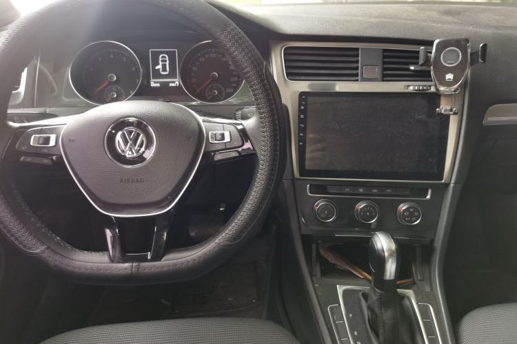 Used Volkswagen Golf 2018 1.6L Automatic Comfort Model Center Console