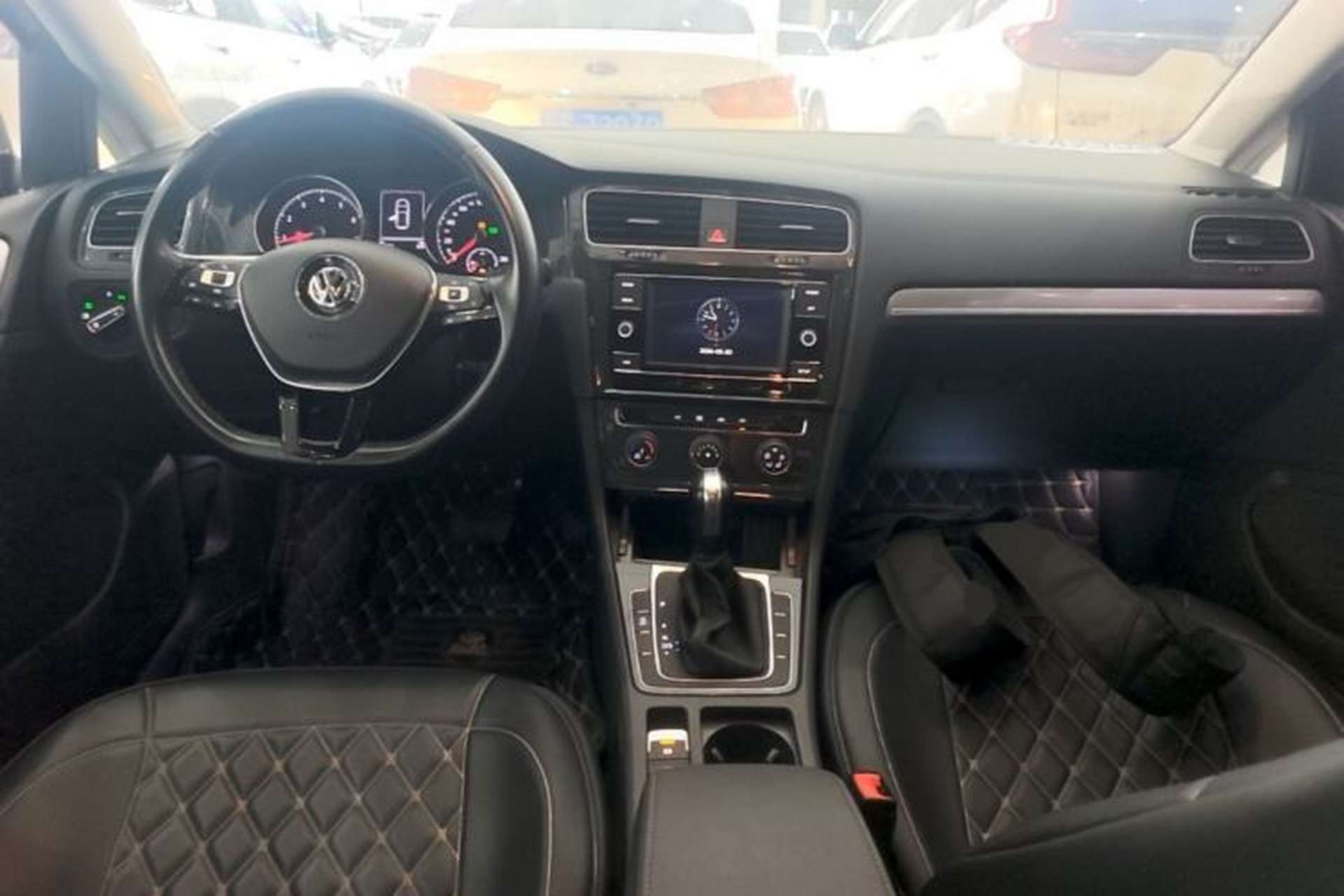 Used Volkswagen Golf 2018 230TSI Automatic Comfort Model Center Console