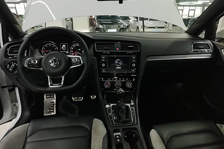 Used Volkswagen Golf 2018 280TSI Automatic R-Line Model Center Console