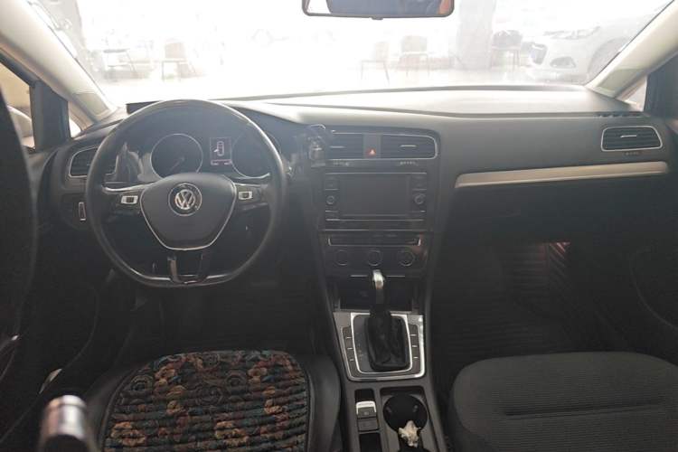 Used Volkswagen Golf 2018 230TSI Automatic Comfort Model Center Console