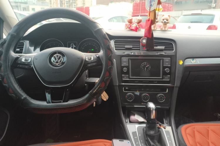Used Volkswagen Golf 2018 1.6L Automatic Comfort Model Center Console