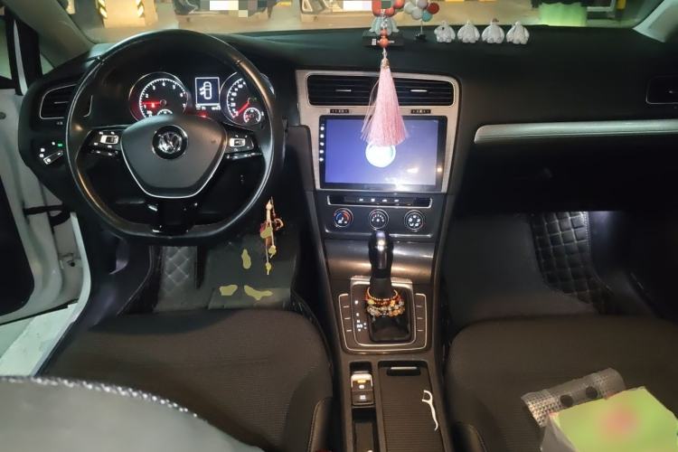 Used Volkswagen Golf 2018 1.6L Automatic Comfort Model Center Console