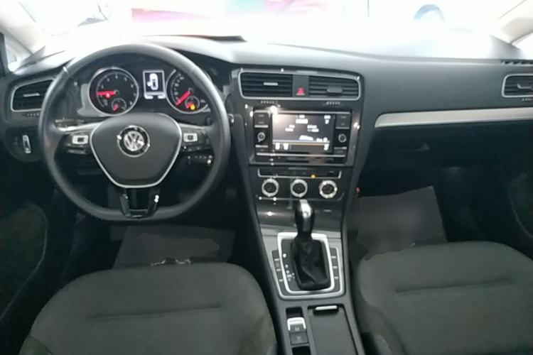 Used Volkswagen Golf 2018 230TSI Automatic Comfort Model Center Console