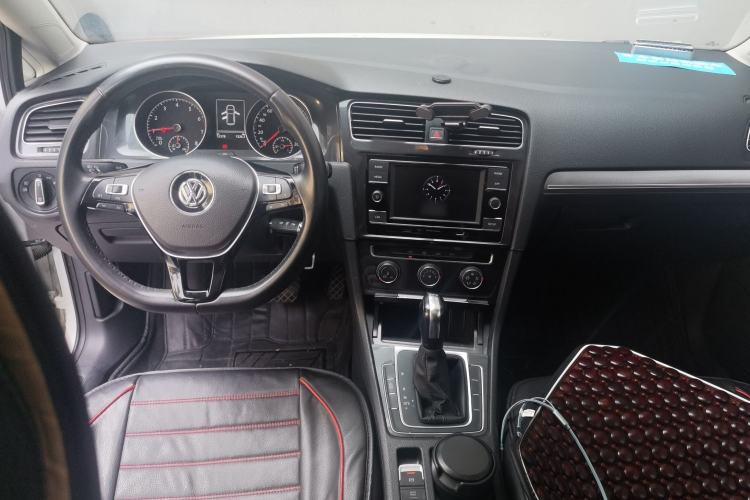 Used Volkswagen Golf 2018 230TSI Automatic Comfort Model Center Console