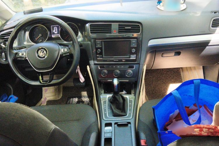 Used Volkswagen Golf 2018 230TSI Automatic Comfort Model Center Console